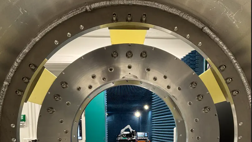Cryostat coming together