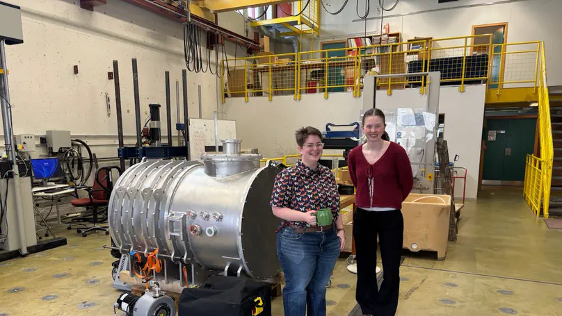 Cryostat arrived at the University of Iceland